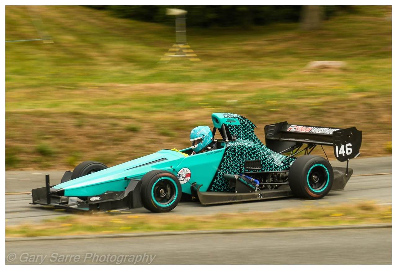 Declan Brehaut competing in his turquoise Empire